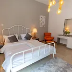 Masters And Double Rooms For Girls Only In Marina, Dubai