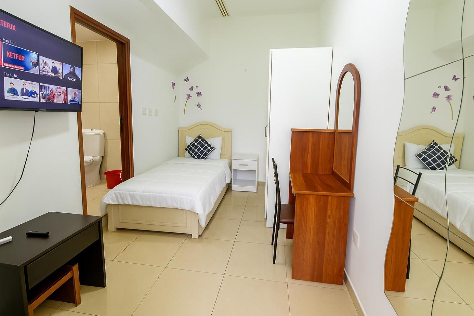 Apartment Masters And Double For Girls Only In Marina,