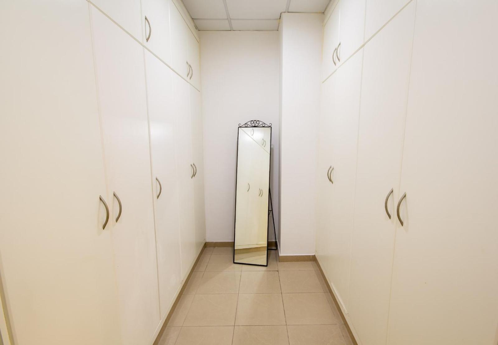 Apartment Masters And Double For Girls Only In Marina,